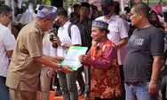 Plt Bupati Syah Afandin Serahkan Bansos Rp11,5 M untuk 21 Ribu Warga Langkat