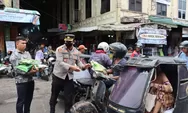 Turun ke Jalan, Kapolres Padang Sidempuan Bagikan Sembako Kepada Pengemudi Betor