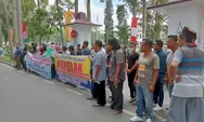 Warga Perdamean Demo Kantor Bupati Deliserdang: Pecat THS Dari Jabatan Kades