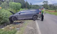 Disenggol Bus PU, Minibus Nyaris Masuk Parit di Tapsel