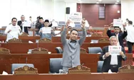 FPKS Interupsi, Bentang Poster di Paripurna DPRD SU Tolak ONH 2023 Rp69 Juta