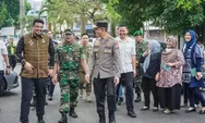 Dukung Peningkatan Kesadaran Masyarakat Tertib Lalu Lintas, Bobby Nasution Bagikan Leaflet dan Helm