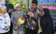 Wali Kota Medan Serahkan Kunci Rumah Secara Simbolis,  Terimakasih Pak Bobby 