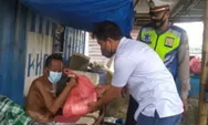 Ajak Pengurus PPKM Mikro, Polres Pelabuhan Tanjung Priok Bagikan Bansos kepada Nelayan dan BBM
