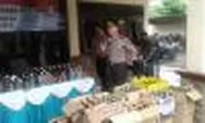 Ribuan Botol Miras dari Berbagai Merk dan Oplosan Dimusnahkan Aparat Polsek Kragilan