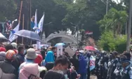 Tolak UU Ciptaker, Ribuan Buruh Kabupaten Serang Gelar Aksi Damai Depan Pendopo Bupati 