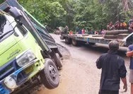 Truk Tutupi Jalur Lintas Medan-Berastagi, Netizen Posting Ini