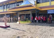 Lestarikan budaya, ratusan pencinta sepeda tua KOSTI Purworejo upacara HUT ke-77 RI di Polsa Kutoarjo