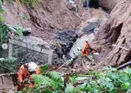 Bali Dihantam Hujan Lebat, Jalan di Bangli Longsor Satu Mobil Tertimbun Satu Jenazah Ditemukan
