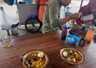 Nikmati Sarapan di Lembang dengan Menu Lontong Kari Kecamatan
