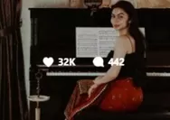 Mainkan Piano Saat Libur, Ariel Tatum Bikin Netizen Baper