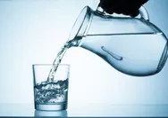 Warga Malaysia panic buying air minum dalam kemasan akibat krisis air bersih karena cuaca panas