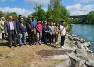 Sebelum Pulang, Ridwan Kamil Salat Gaib Untuk Eril di Tepi Sungai Aare Swiss