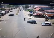 Viral rekaman CCTV detik-detik mobil mewah tabrak lari nenek-nenek di Bengkulu