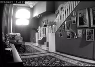 Merinding! Rekaman CCTV Rumah Selebgram Ini Tunjukkan Frame Foto Tiba-tiba Jatuh dan Pecah di Lantai
