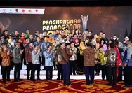Garda Terdepan Penanganan Covid-19 di Indonesia, Holding BUMN Farmasi Raih Penghargaan PPKM Award 2023