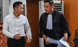 Potret Ronny Talapessy dan  Richard  Eliezer saat menjalani persidangan kasus pembunuhan Brigadir Yo