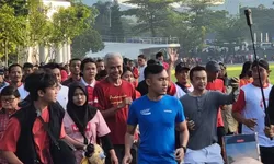 Ganjar Pranowo lari pagi di Gasibu Kota Bandung, Jawa Barat