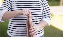 Mengapa Minum Air Dari Botol Tembaga Setiap Hari Mungkin Tidak Selalu Menyehatkan