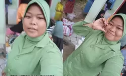 Viral Ibu Korban Bencana Aceh Pakai Baju Persit: Simbol Solidaritas di Balik Kesedihan