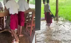 Viral Siswa SDN Leomanu NTT Belajar Tanpa Dinding dan Terisolir Banjir Saat Hujan Deras