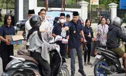 Ramadhan 1447 H Imigrasi Sulteng, Bukan Cuma Urus Paspor Tapi Tebar Takjil di Palu
