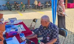 Semarak HUT ke-80 RI, Dinsos Jatim dan Pemuda Gelar Donor Darah Wujudkan Semangat Indonesia Emas