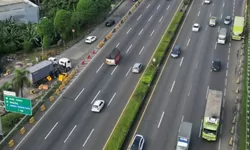 Libur Maulid Nabi 2025: Truk Berat Dibatasi, Contra Flow Jadi Solusi Atasi Kemacetan Tol