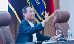 MK Larang Polisi Aktif Isi Jabatan Sipil, Mahfud MD: Berlaku Seketika