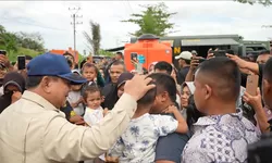 Suara Prabowo Bergetar saat Bahas Banjir Bandang 2025 Aceh, Petugas Diberi Hormat