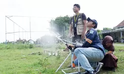 Festival Air KKN UGM di Rembang Patahkan Anggapan Sains Itu Sulit, Siswa SD Belajar Lewat Eksperimen