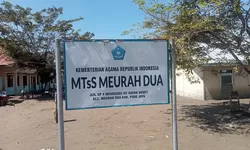 Dua Bulan Pascabanjir, Sekolah MTsS Meurah Dua Pidie Jaya Masih Kotor