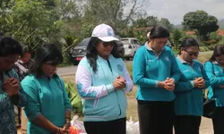 ‎Ketua TP PKK Tapanuli Utara Datangi Korban Kebakaran Parmonangan, Serahkan Bantuan dan Dukungan Moril