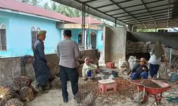Bhabinkamtibmas Polsek Tanjung Pura Jalin Kedekatan Lewat Sambang Warga