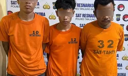 Sebuah Rumah Diduga Tempat Jual Beli Narkoba Polres Amankan 3 Pria & BB 102,48 Gram