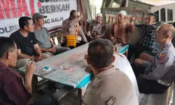Polantas Menyapa: Polres Tanjung Balai Edukasi Sopir Truk di Warung Kopi