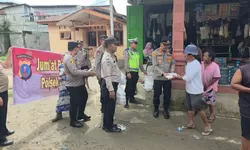 Polsek Kuala Gelar Jumat Berkah, Bagikan Nasi Bungkus untuk Warga Terdampak Banjir