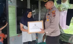 Polsek Pangkalan Susu Gelar Bakti Sosial, Salurkan Sembako kepada Warga Kurang Mampu
