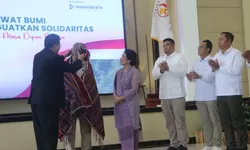 Pemkab Tapanuli Utara Bersama Utusan Khusus Presiden Tanam Pohon dan Bahas Mitigasi Bencana