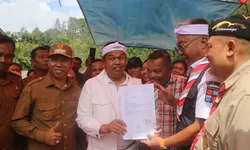 Bupati dan Masyarakat Tapanuli Utara Sambut Penuh Sukacita dan Apresiasi Kunjungan dan Bantuan Kemanusiaan KDM