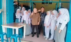 Kepsek Yayasan SMK Kesehatan Ganda Husada Bertekad Tingkatkan Prestasi Pendidikan.