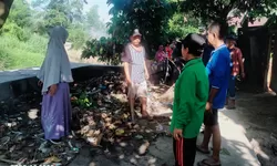 Kelurahan Mandailing Lanjutkan Kegiatan Gotong Royong Bersih Bersih Lingkungan Bersama Warga.