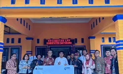 BRI Kantor Cabang Perdagangan Salurkan Bantuan Bencana Alam untuk Warga Desa Gambus Laut dan Desa Perupuk
