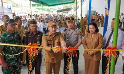 Walikota Tebingtinggi H Iman Irdian Saragih Resmikan Pasar Inpres,Tegaskan Kebersihan Pada Pedagang Kecil.