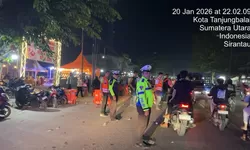 Personel Sat Lantas Tanjung Balai Jaga Kelancaran Lalin di Area Pasar Malam