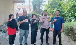 Kelurahan Pasar Gambir Laksanakan Kegiatan Gotong Royong Bersih Bersih Lingkungan Bersama Warga.