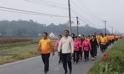 Olahraga Jalan Santai Jumat Pagi Bersama Keluarga Besar Polres Toba