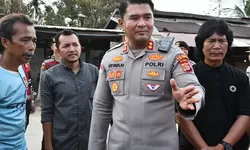 Wujud Kepedulian, Kapolres Aceh Timur Serahkan Bantuan untuk Korban Kebakaran di Peunaron