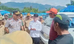 Turun ke Pasar Jenol, Bupati Mamasa Walem Salembo Tegaskan Penataan Ulang dan Berantas Pungli