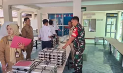 Peran Aktif Babinsa Dalam Membantu Pendistibusian MBG di Sekolah